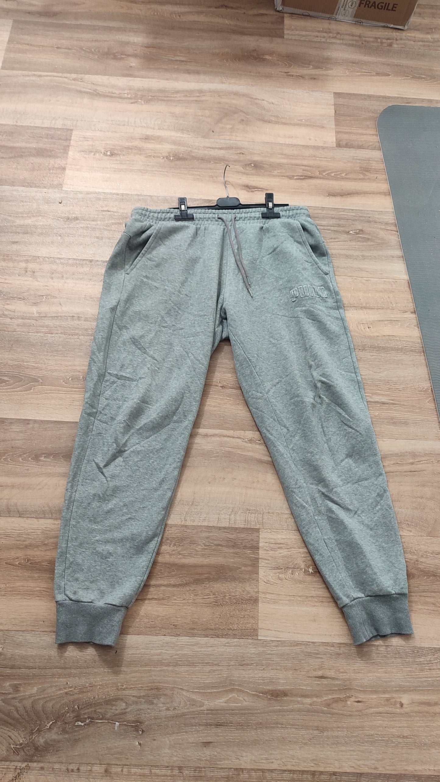 Vêtement Homme pantalon survêtement Puma gris taille L #RETROSTREET