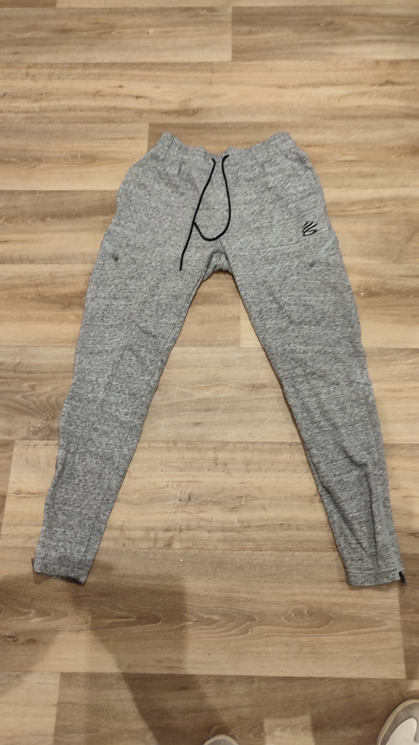 Vêtement Homme Pantalon survêtement jogging under armour gris coupe ajustée taille M #RETROSTREET