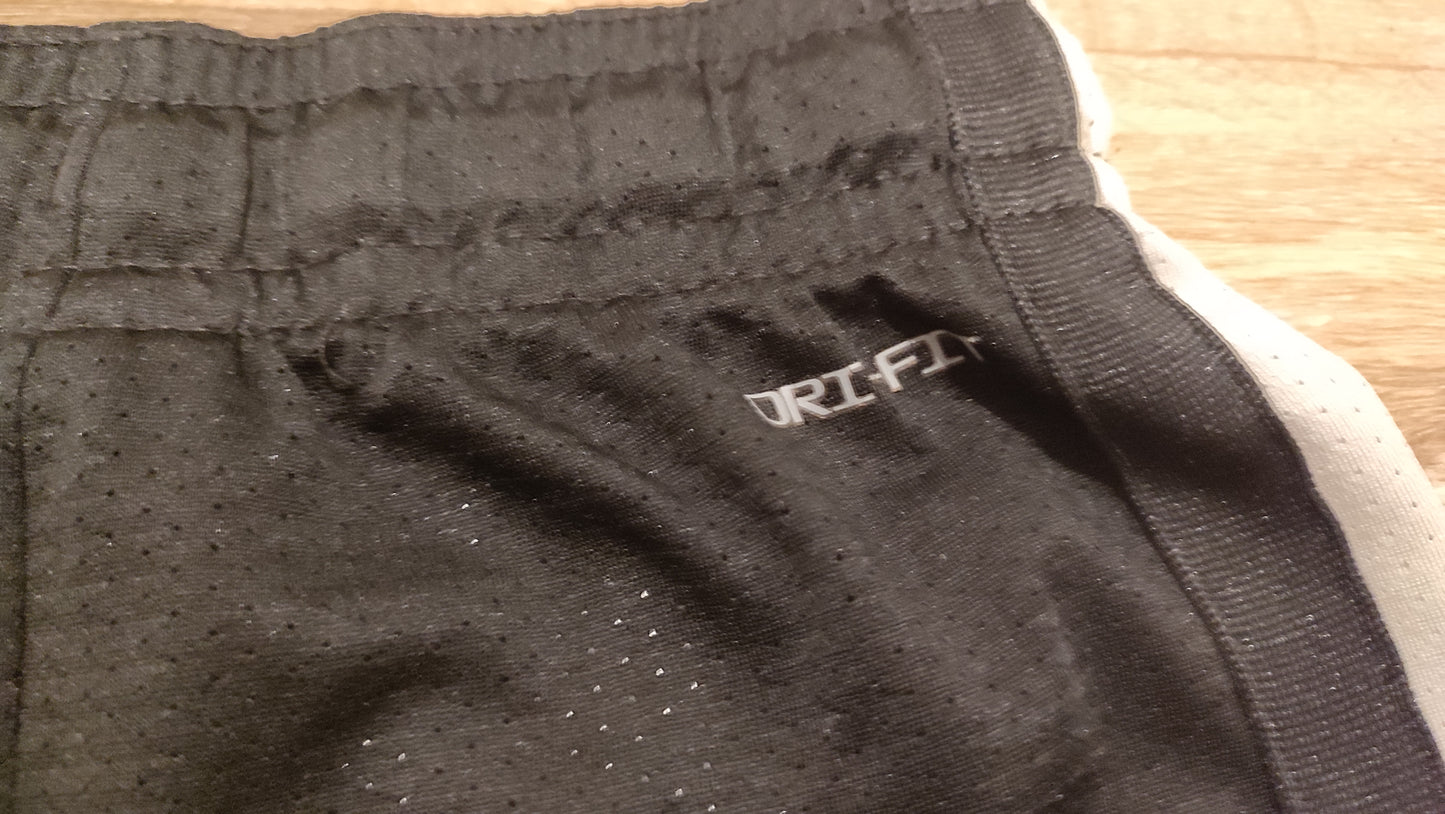 Vêtement Homme Short Jordan Dri-fit noir et blanc taille XS #RETROSTREET