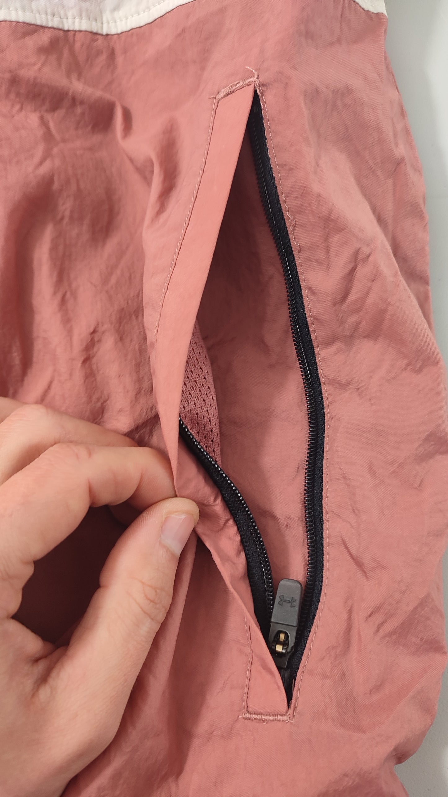Vêtement Homme Veste zippé orange et noir Under Armour taille M #RETROSTREET