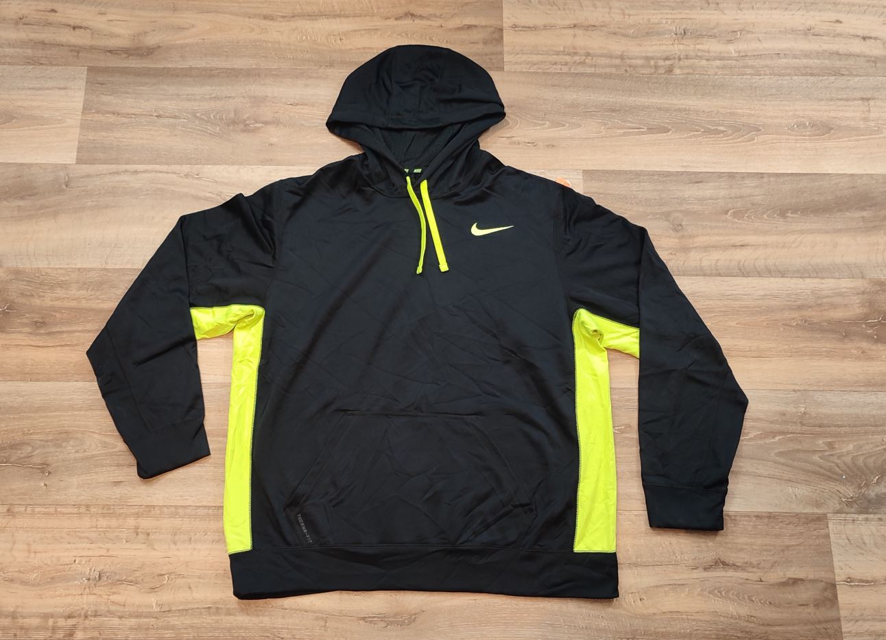 Vêtement Homme Sweatshirts Sweats pull à capuche noir et jaune Nike Therma-fit taille XL #Retrostreet